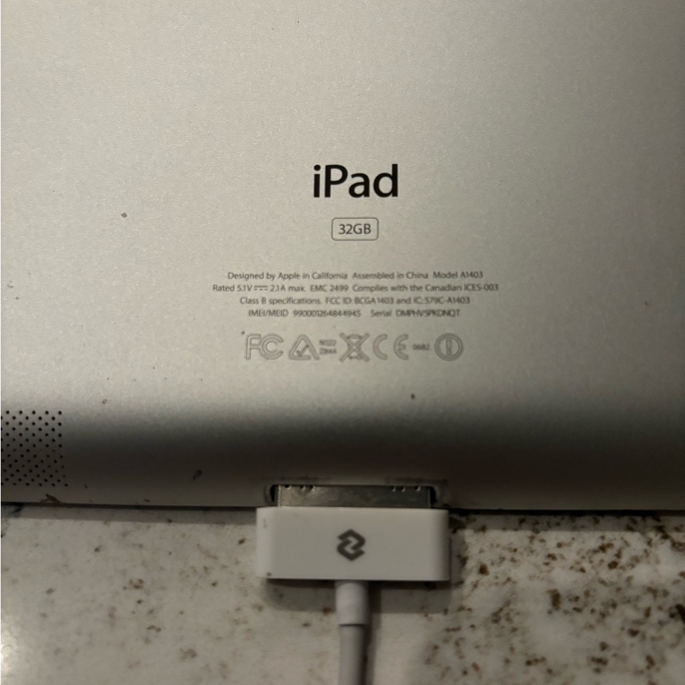 iPad 3rd Gen / 32GB - Picture 4 of 8